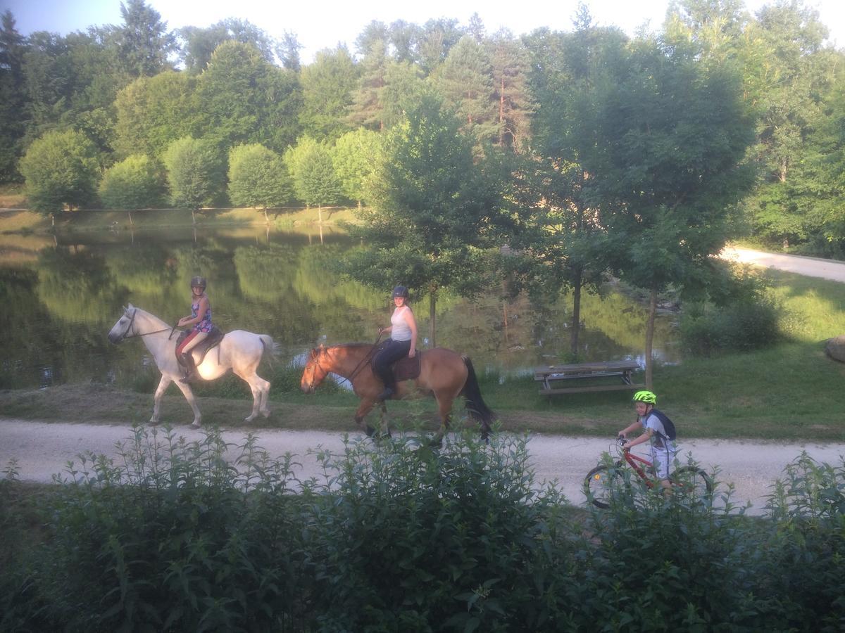 Camping Les Etoiles Saint-Sornin-Lavolps エクステリア 写真